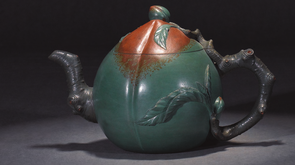 蒋蓉（中国工芸美術大師）作*黄泥 蛙柘榴樹式 宜興 紫砂茶壺（急須） 精工巧匠\u2014\u2014蒋蓉大师的花货艺术- 研究- 在线学习- 无锡博物院