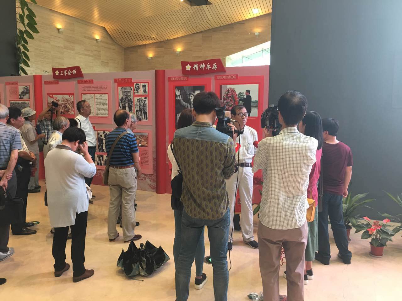 图说长征 铭记历史.jpg