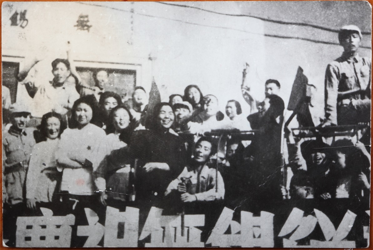 5-19庆祝无锡 解放.JPG