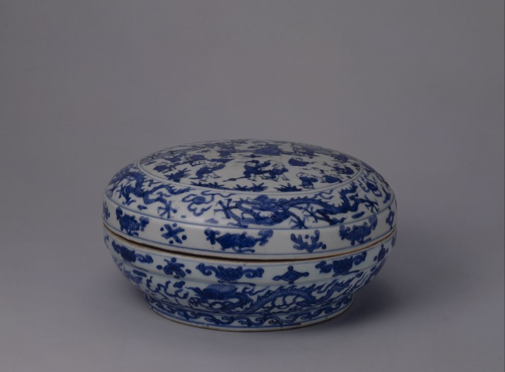 明万历 青花婴戏图圆盒 故宫博物院藏.jpg