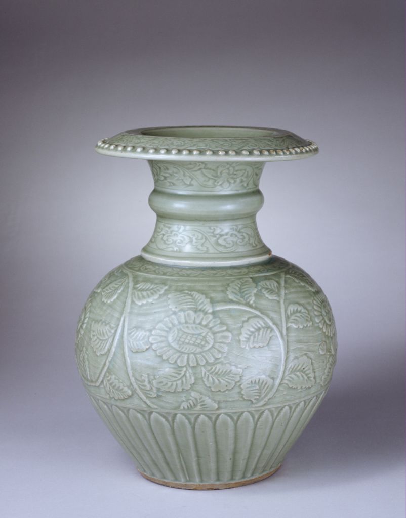 明 龙泉窑青釉刻花石榴式尊 故宫博物院藏.jpg