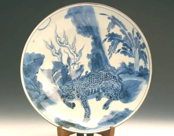 清顺治玉堂佳器款青花蕉叶麒麟大盘.jpg