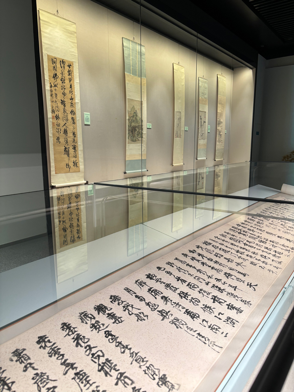 明邵宝行书自书诗卷国家一级文物（展厅）fb.jpg