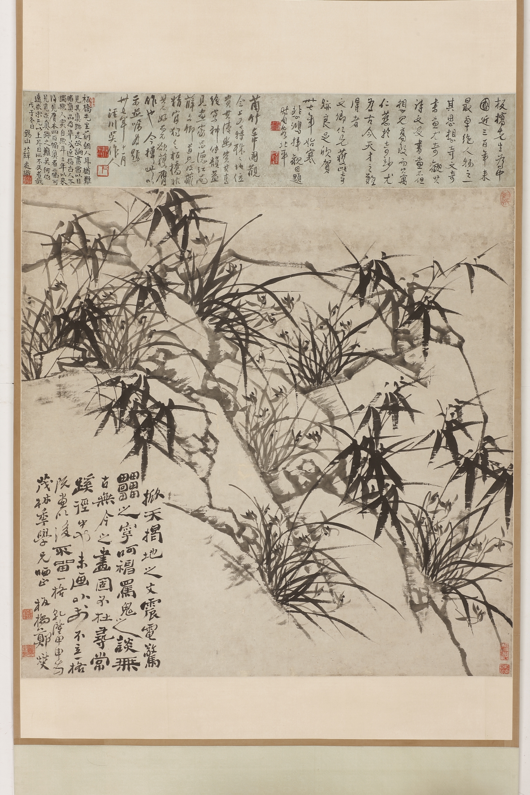 清郑燮兰竹石图轴.jpg