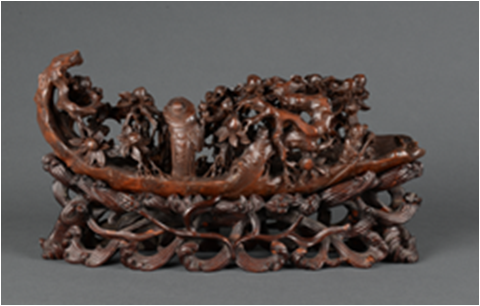 清 顺治透雕桃树人物竹槎红木雕座 南京博物院藏.png