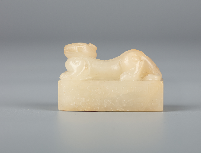 清 白玉螭虎書鎮 蘇州博物館藏.png