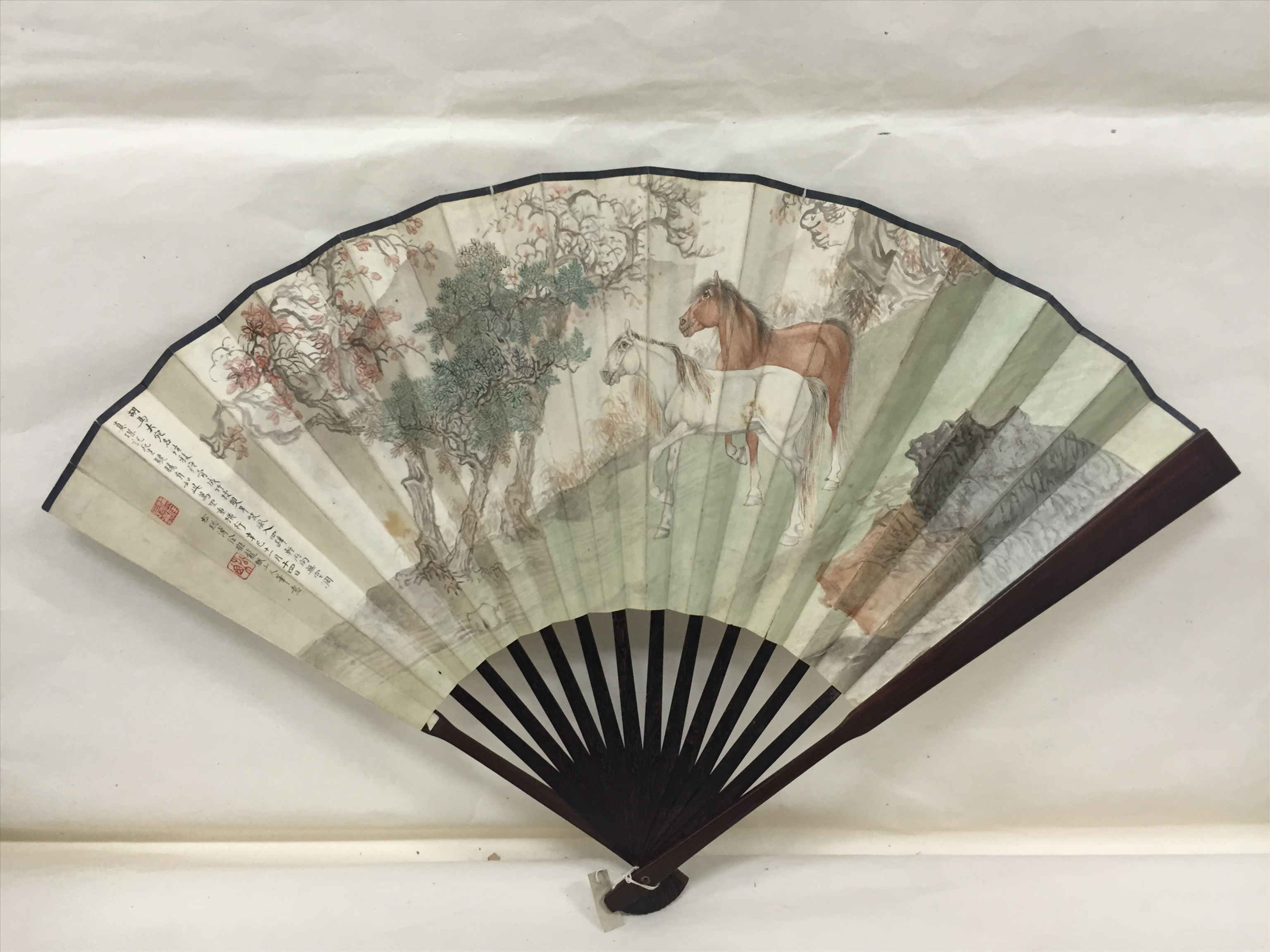 17.A-2825现代溥佺纸本设色胡马图、向迪琮纸本行书成扇.jpg