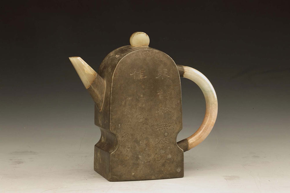 清 杨彭年款翠把包锡壶.jpg